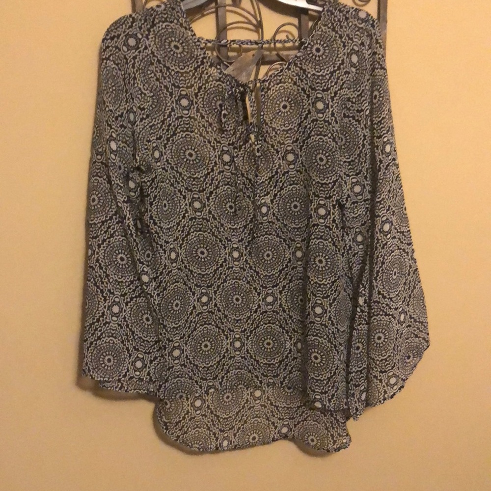 Bell sleeve low back blouse